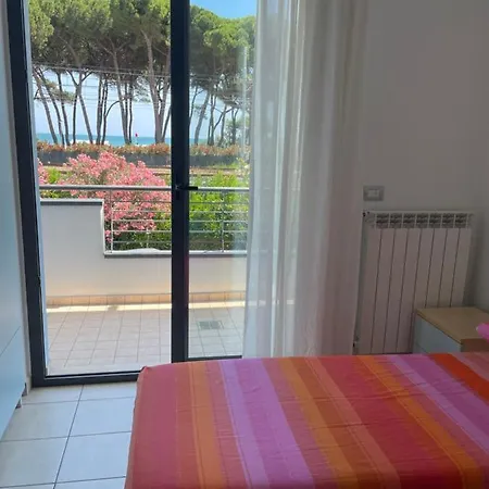 Incantevole Con Piscina Fronte Mare