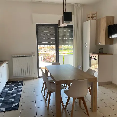 Incantevole Con Piscina Fronte Mare